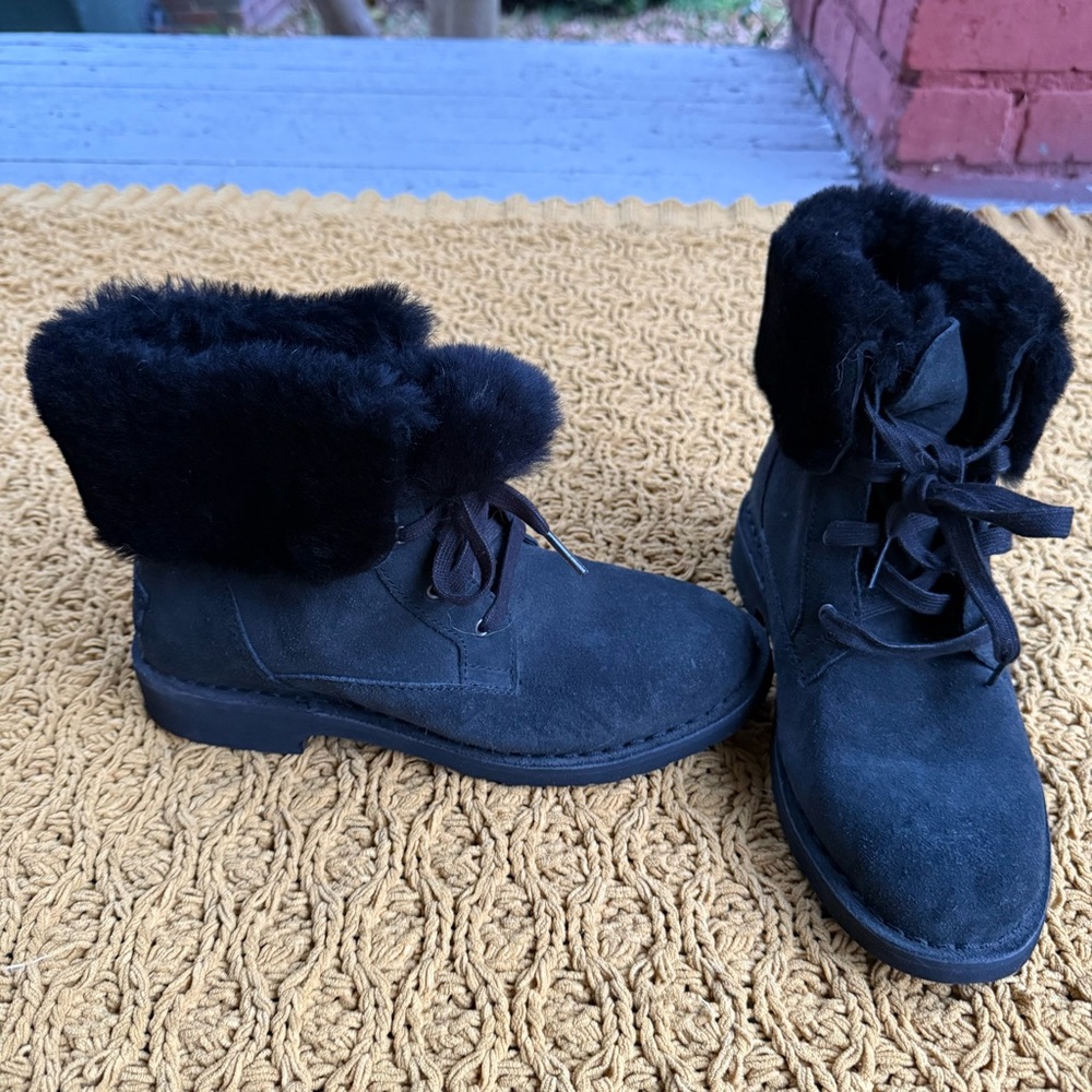 UGG Weylyn Lace-Up Black Suede Sheepskin Cuff Ankle Boots Combat 7 Women's NEW‎